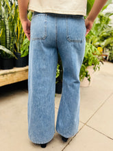 Wide Leg Comfy Jeans