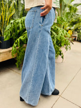 Wide Leg Comfy Jeans